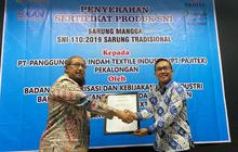 Sarung Mangga Raih Standar SNI Kategori Sarung Tradisional