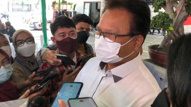 Juru Bicara Kementerian Kesehatan Republik Indonesia (Kemenkes RI) Mohammad Syahril menyampaikan terkait parameter COVID-19.