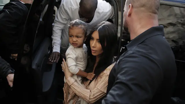[Bintang] Kim Kardashian - North West