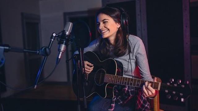 Bermusik. (foto: Pinterest/Soundproof Panda).