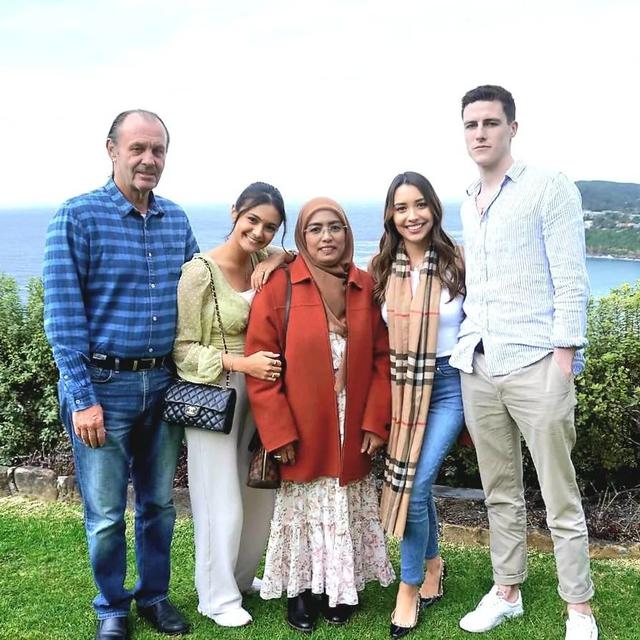 Rayakan Ultah ke-22, Ini 6 Momen Amanda Rawles Kumpul Bareng Keluarga