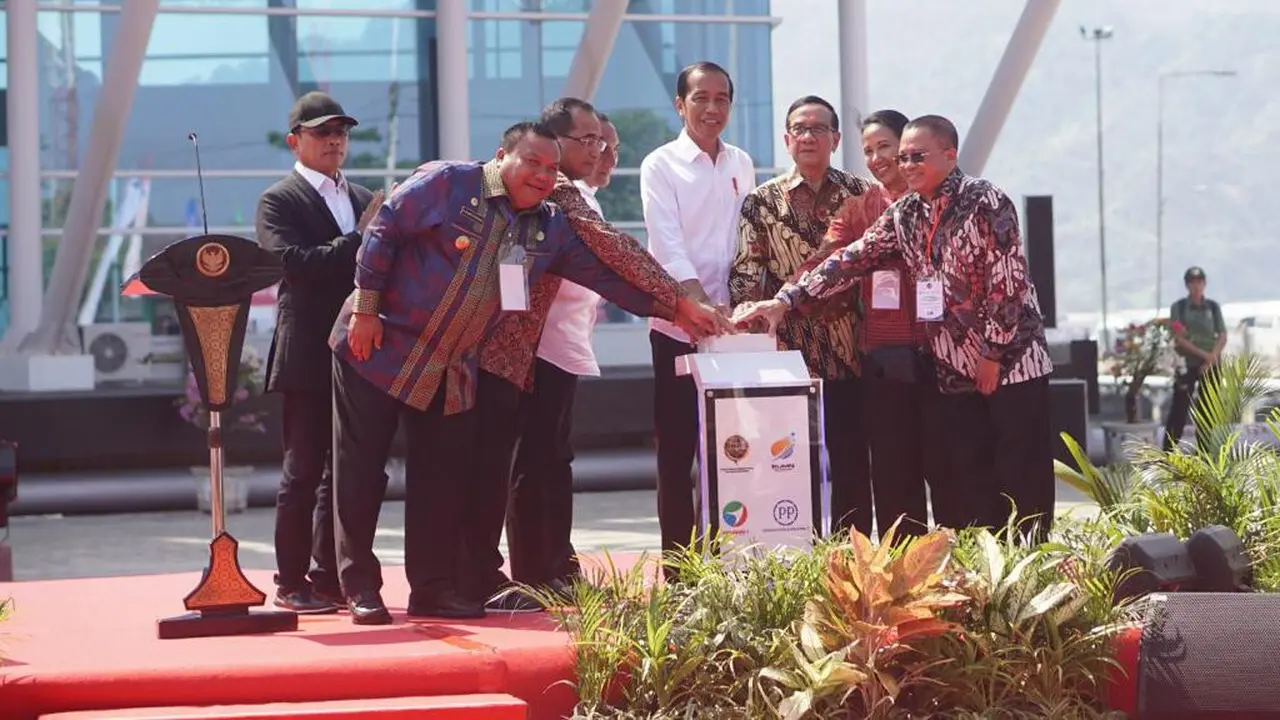 Presiden Joko Widodo (Jokowi) didampingi Menteri Badan Usaha Milik Negara, Rini M Soemarno mengunjungi Kabupaten Sibolga. Dok BUMN