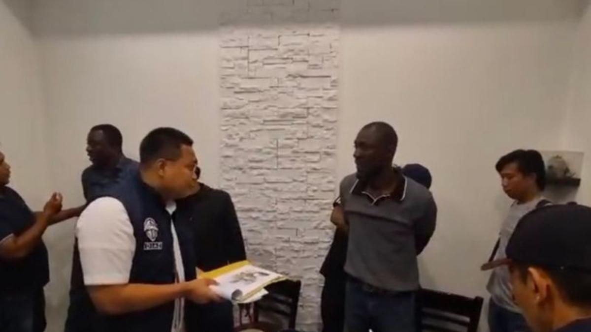 Polisi Tangkap Dua WNA Liberia di Jakarta Atas Modus Penipuan 'Black Dollar'