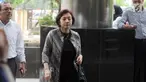 Direktur Perencanaan Korporat PLN Syofvi Felienty Roekman tiba di Gedung KPK, Jakarta, Senin (29/4/2019). Syofvi diperiksa sebagai saksi untuk tersangka Direktur Utama PLN nonaktif Sofyan Basir terkait dugaan suap proyek pembangunan PLTU Riau-1. (merdeka.com/Dwi Narwoko)