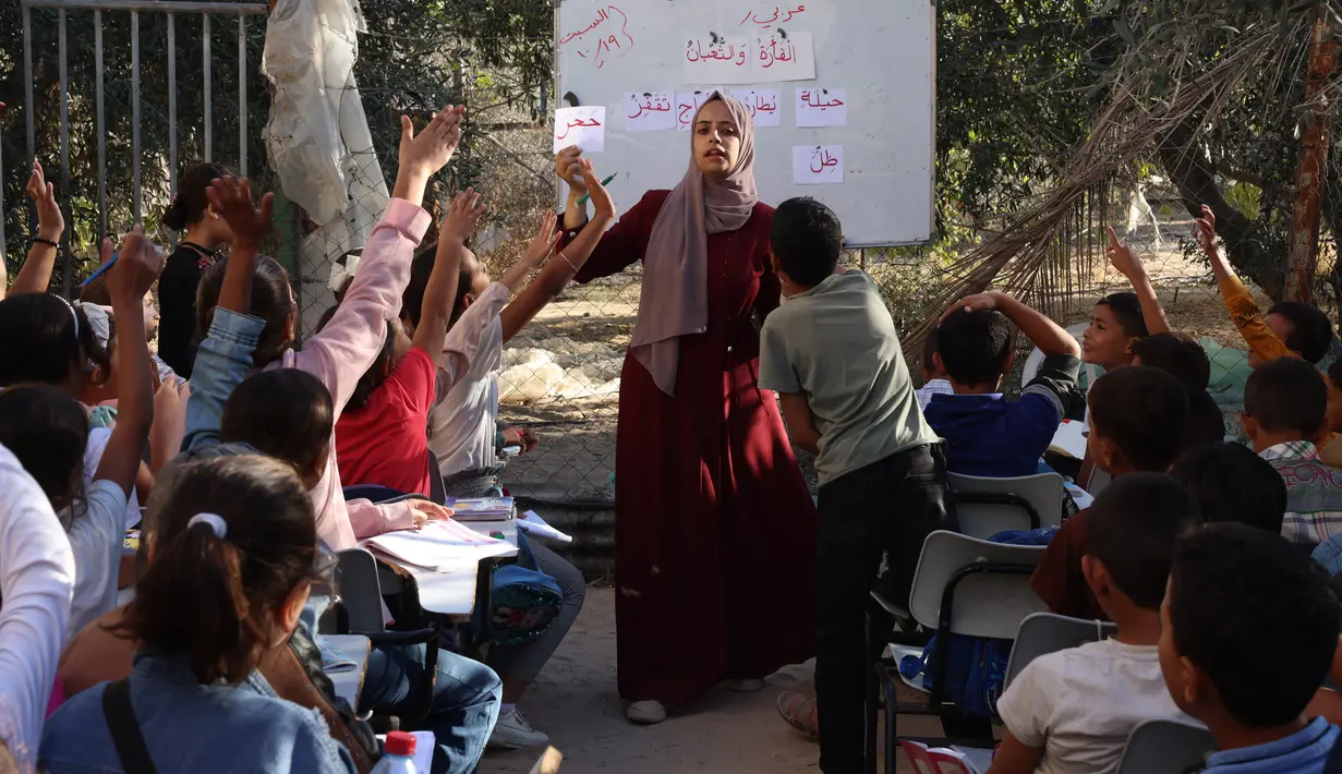 Sekolah-sekolah ditutup dan rusak parah menyusul serangan Israel di wilayah Gaza pada 7 Oktober 2023 lalu. (BASHAR TALEB/AFP)