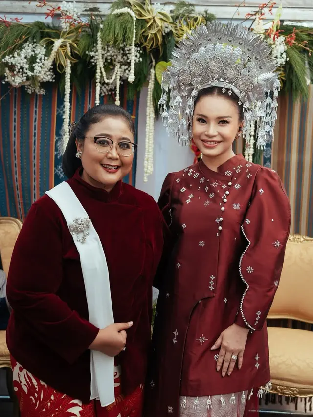 6 Potret Detail Penampilan Rossa di HUT ke-80 RI, Anggun dalam Balutan Adat Minang