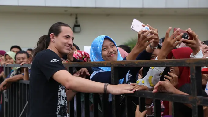 [Bintang] Dylan Carr