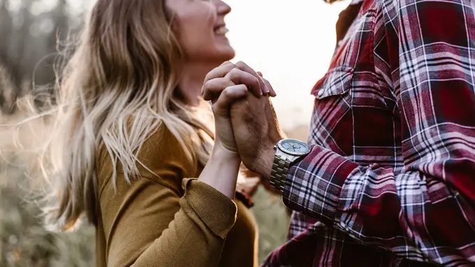 [Bintang] Kata Astrologer: Tak Bisa Jomblo, 5 Zodiak Ini Punya Pacar Terus