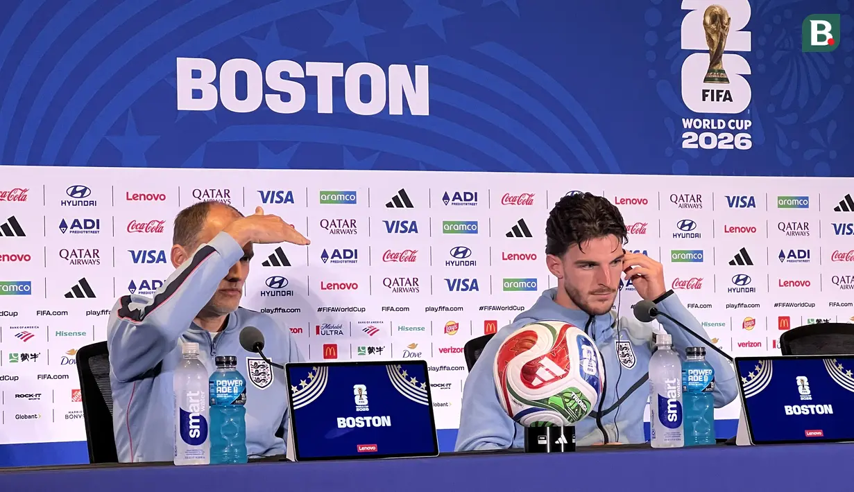 Pelatih Timnas Inggris, Thomas Tuchel (kiri), bersama gelandang Timnas Inggris, Declan Rice, menghadiri konferensi pers di Media Center Boston, Amerika Serikat, Senin (22/6/2026). Keduanya menjawab berbagai pertanyaan media terkait kondisi tim dan persiapan The Three Lions menghadapi lanjutan fase grup Piala Dunia 2026. (KLY Sports/Hery Kurniawan)