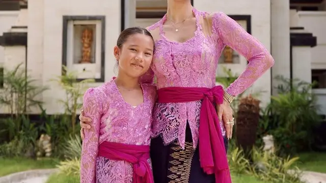 6 Gaya Keluarga Jennifer Bachdim Rayakan Nyepi, Kompak Pakai Baju Tradisional Bali