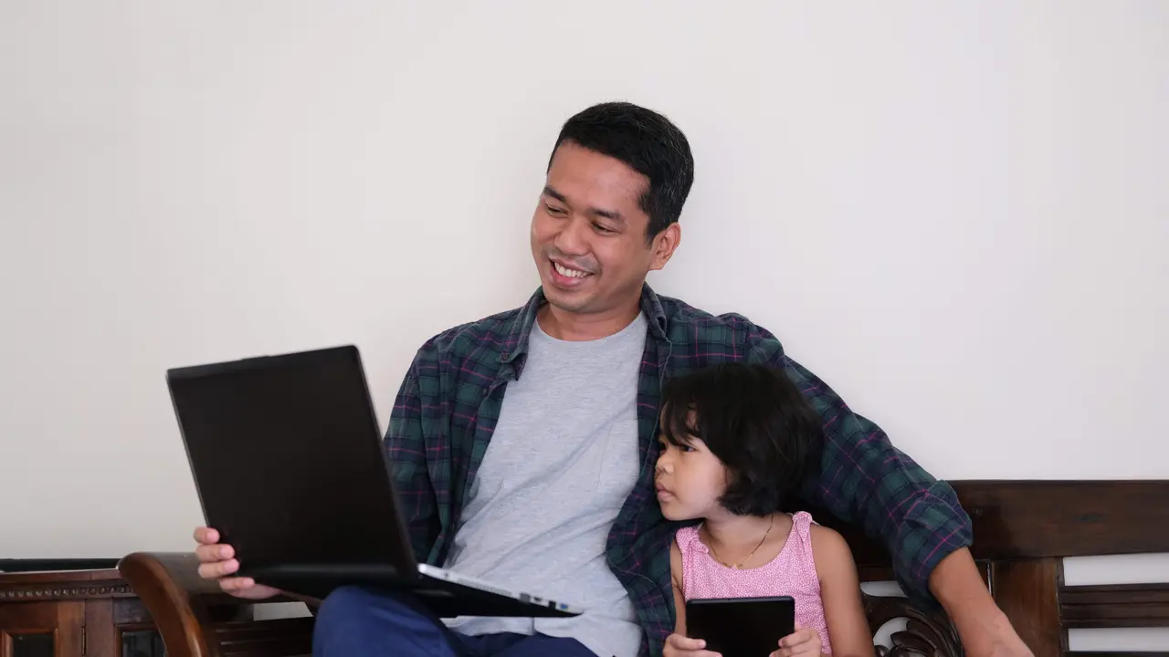 3 Tips bagi Para Orang Tua untuk Atasi Burnout saat Dampingi Anak Belajar Daring