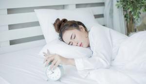 Tidur minimal 7-8 jam sehari./copyright. freepik/
