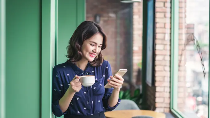 wanita februari ponsel
