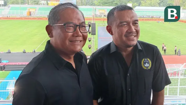 Chief Operating Officer Bhayangkara Presisi Lampung FC, Sumardji (Kiri)