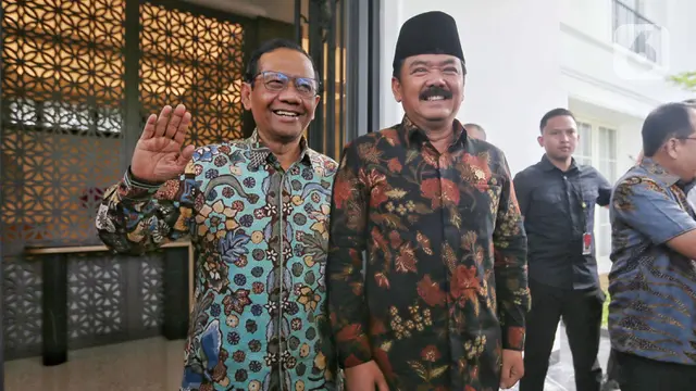 Menko Polhukam Hadi Tjahjanto Sambangi Kediaman Mahfud Md