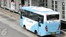 Bus Transjakarta saat akan mengangkut penumpang di kawasan Harmoni, Mulai hari Senin (4 Januari 2016) tarif BKTB yang semula Rp 6.000 turun menjadi Rp 3.500. (Liputan6.com/Yoppy Renato)