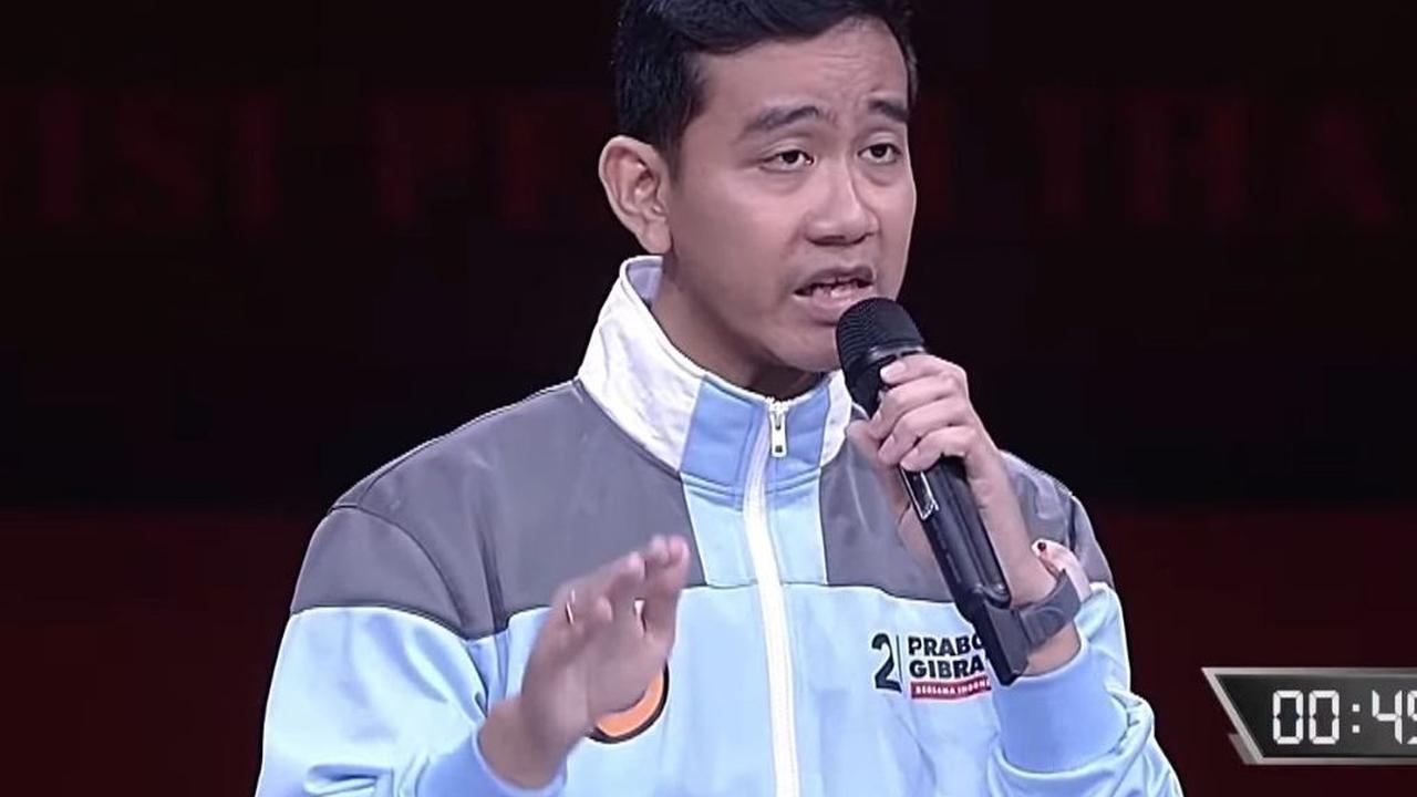 "Gus Imin tak paham pertanyaannya, dapat contekan dari Tom Lembong mungkin ya," ujar Gibran.