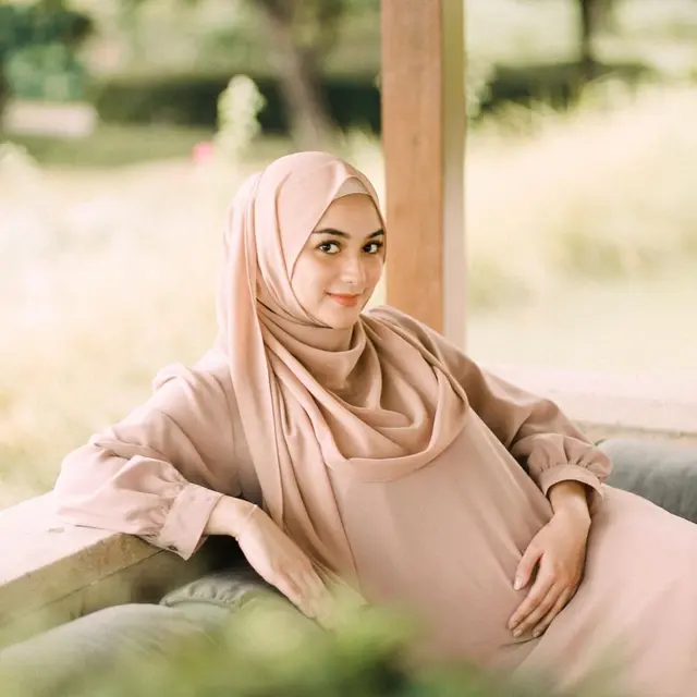 Penampilan 6 Artis Pamer Baby Bump Saat Babymoon, Banjir Pujian