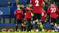 Penyerang Manchester United, Cristiano Ronaldo (kiri) berselebrasi usai mencetak gol ke gawang Everton pada pertandingan lanjutan Liga Inggris di Goodison Park, di Liverpool, Inggris, Senin (10/10/2022). Manchester United menang tipis atas Everton 2-1. (AP Photo/Jon Super)