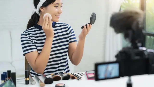 Makeup Tetap Fresh Meski Berkeringat, Ini Tips Aplikasinya dan Cara Touch-Up Cepat