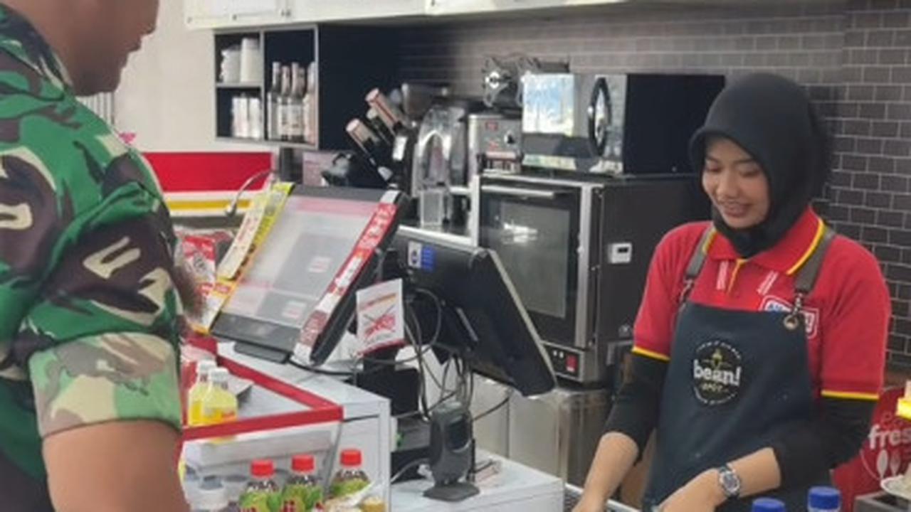 Momen Anggota TNI Kunjngi Minimarket Tempat Putrinya Bekerja Viral, Kebersamaannya Curi Perhatian