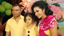 'Ga sedih dan kecewa. Kalo anak-anak komunikasi sama saya. Ucapkan happy birthday (untuk Amora),' jelas Krisdayanti. (Galih W. Satria/Bintang.com)