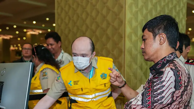 Wamenkes Dante Saksono Harbuwono mengecek kesiapan skrining Mpox atau penyakit cacar monyet di Bandara I Gusti Ngurah Rai, Bali jelang Indonesia-Africa Forum pada 1-3 September. (Foto: Kemenkes RI)