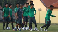 Timnas Indonesia U-19 saat latihan. (Bola.com/Aditya Wany)