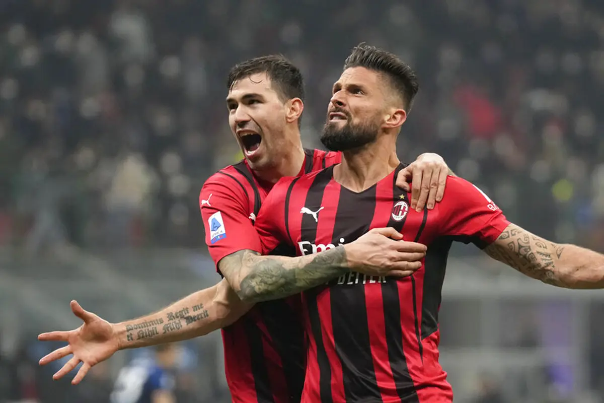 FOTO: Olivier Giroud Bawa AC Milan Taklukkan Inter Milan di San Siro