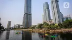 Tanaman pada pot apung di Waduk Melati, Jakarta, Sabtu (7/10/2023). (Liputan6.com/Faizal Fanani)