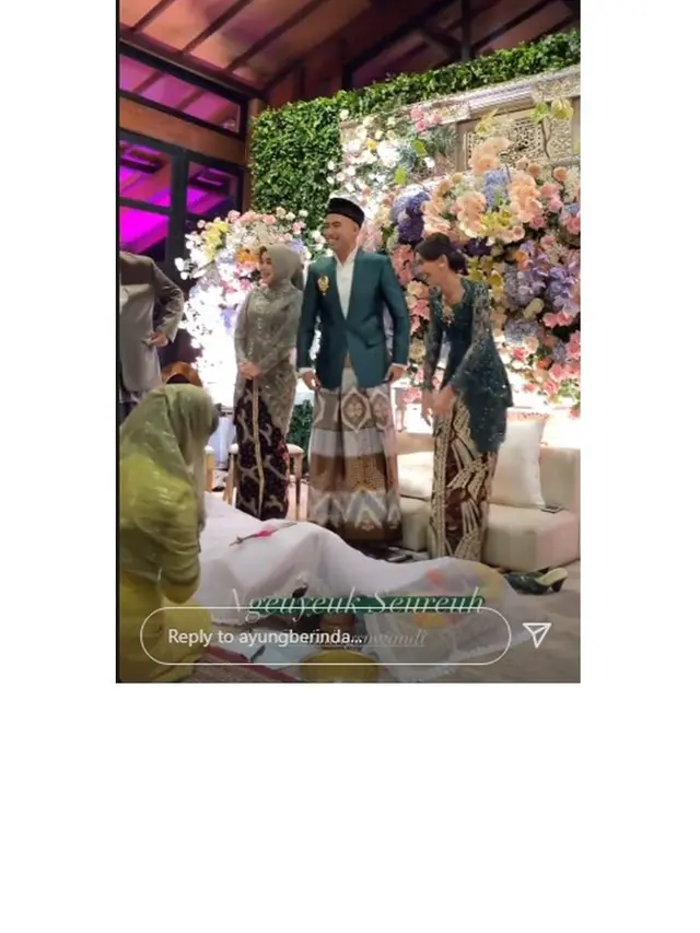 12 Momen Pengajian Serta Siraman Vidi Aldiano dan Sheila Dara, Penuh Haru Bahagia
