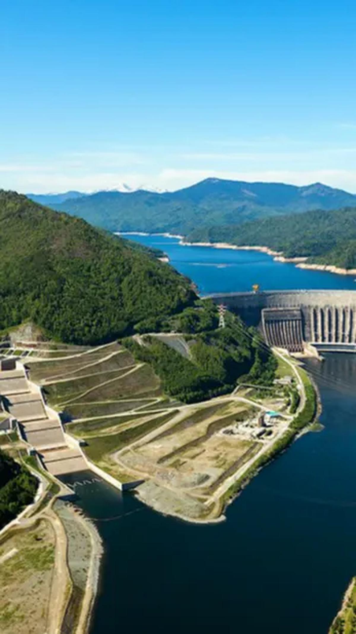 Arkeolog juga menemukan mumi itu terkubur bersama makanan untuk upacara pemakaman. Mumi itu terlihat setelah air waduk mengalami penyusutan.

Waduk tersebut selama ini menggerakkan pembangkit listrik terbesar di Rusia dan pembangkit listrik tenaga air t