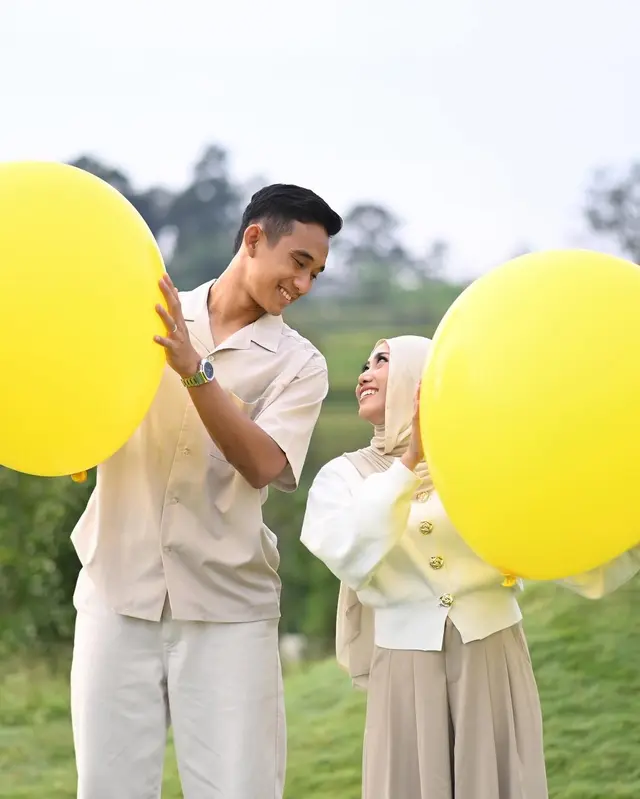 7 Potret prewedding pemain Timnas Rizky Ridho Sendy Aulia, konsepnya simpel