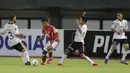 Aksi kapten Semen Padang, Rudi pada laga kedua Piala Presiden 2019 yang berlangsung di Stadion Patriot, Jawa Barat, Senin (11/3). (Bola.com/M Iqbal Ichsan)