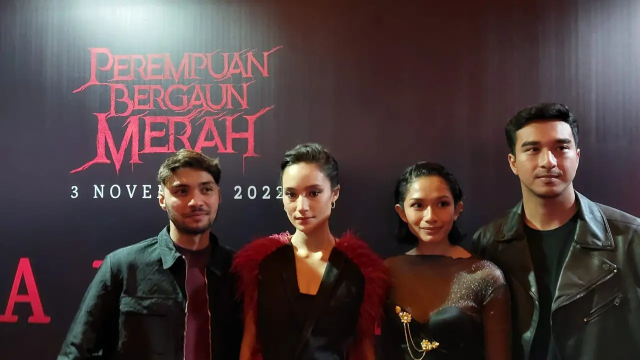 Tatjana Saphira main film Perempuan Bergaun Merah