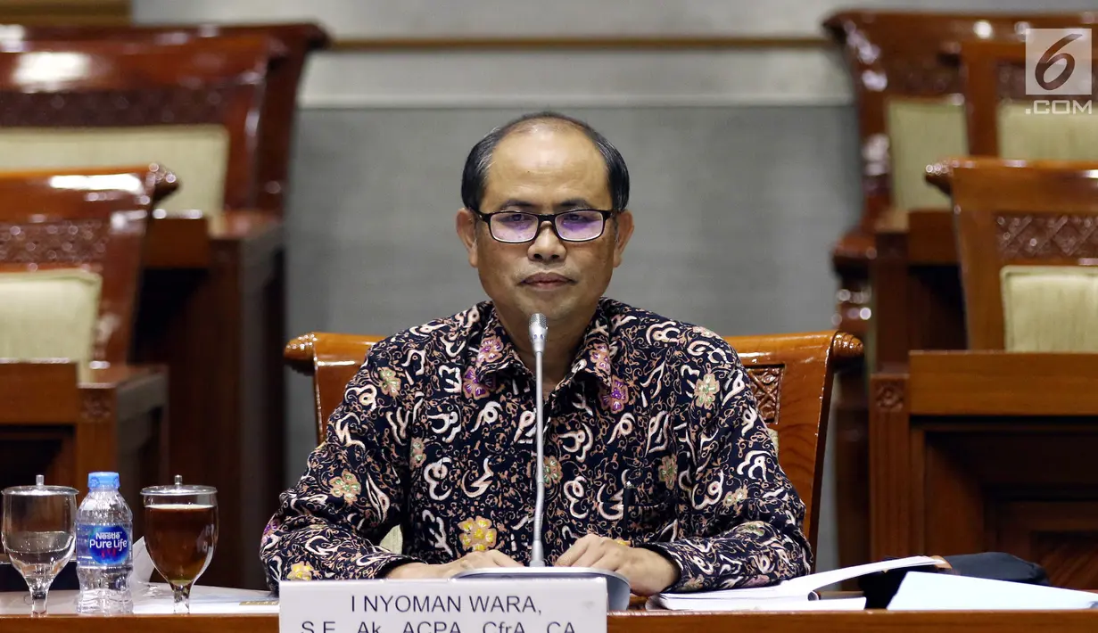 Calon pimpinan KPK I Nyoman Wara saat menjalani uji kelayakan dan kepatutan (Fit and Proper Test) di ruang rapat Komisi III DPR RI, Jakarta Pusat, Rabu (11/9/2019). Uji kelayakan dan kepatutan Capim KPK akan berlangsung selama dua hari yaitu pada 11-12 September 2019. (Liputan6.com/Johan Tallo)