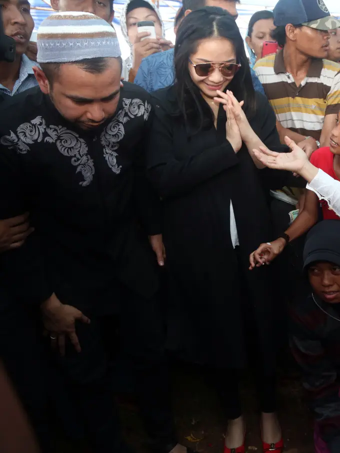 [Bintang] Raffi ke makan Olga Syahputra