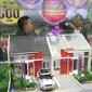 Sebuah miniatur rumah terlihat saat pameran Property Week 2015 di Jakarta, Kamis (17/9/2015). 140 pengembang mengisi pameran tersebut dan di harapkan dapat mengembalikan dinamisme industri properti di dalam negeri. (Liputan6.com/Angga Yuniar)