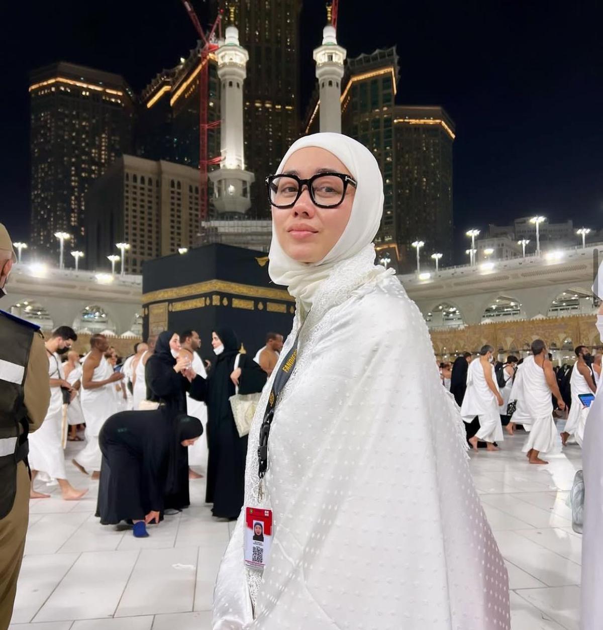 Selfi Nafilah Hijrah Usai Bertemu Sosok Hitam, Apa yang Sebenarnya Terjadi?