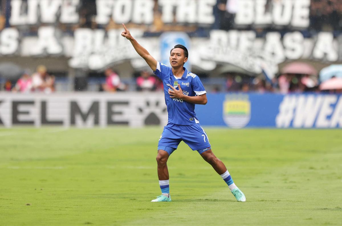 FOTO: Persib Tundukkan Persija dan Rebut Puncak Klasemen