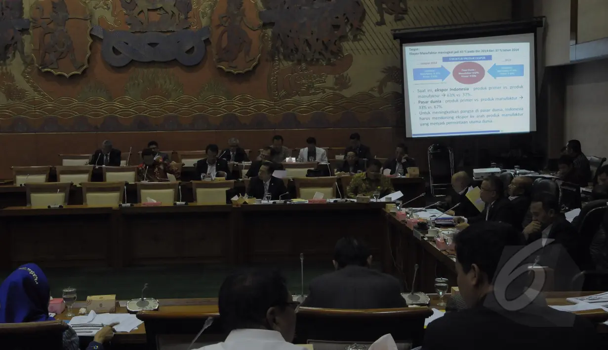 Suasana rapat dengar pendapat dengan anggota Komisi VI di Senayan, Jakarta, Senin (6/4/2015). Rapat ini membahas tentang dana desa.(Liputan6.com/Andrian M Tunay)