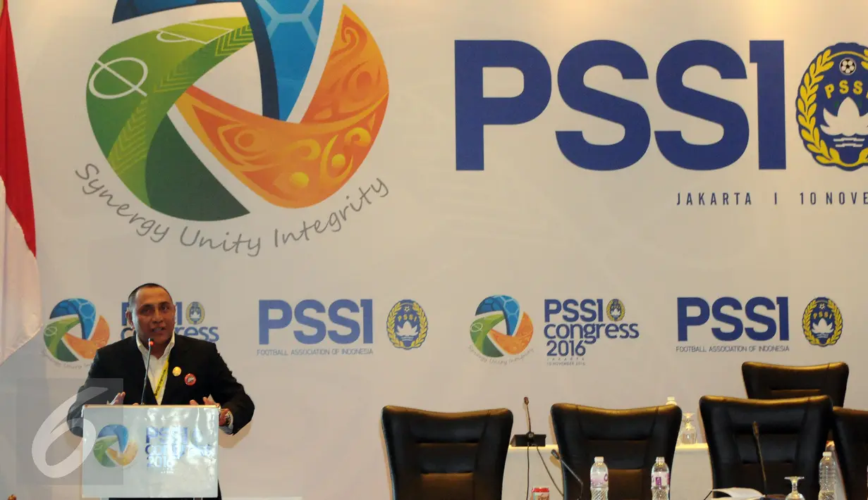 Ketua Umum PSSI, Edy Rahmayadi memberi pidato pertama usai penutupan kongres biasa di Jakarta, Kamis (10/11). Edy Rahmayadi menjadi Ketua Umum PSSI 2016-2020 setelah meraih suara 76 dari 107 pemilik hak suara. (Liputan6.com/Helmi Fithriansyah)