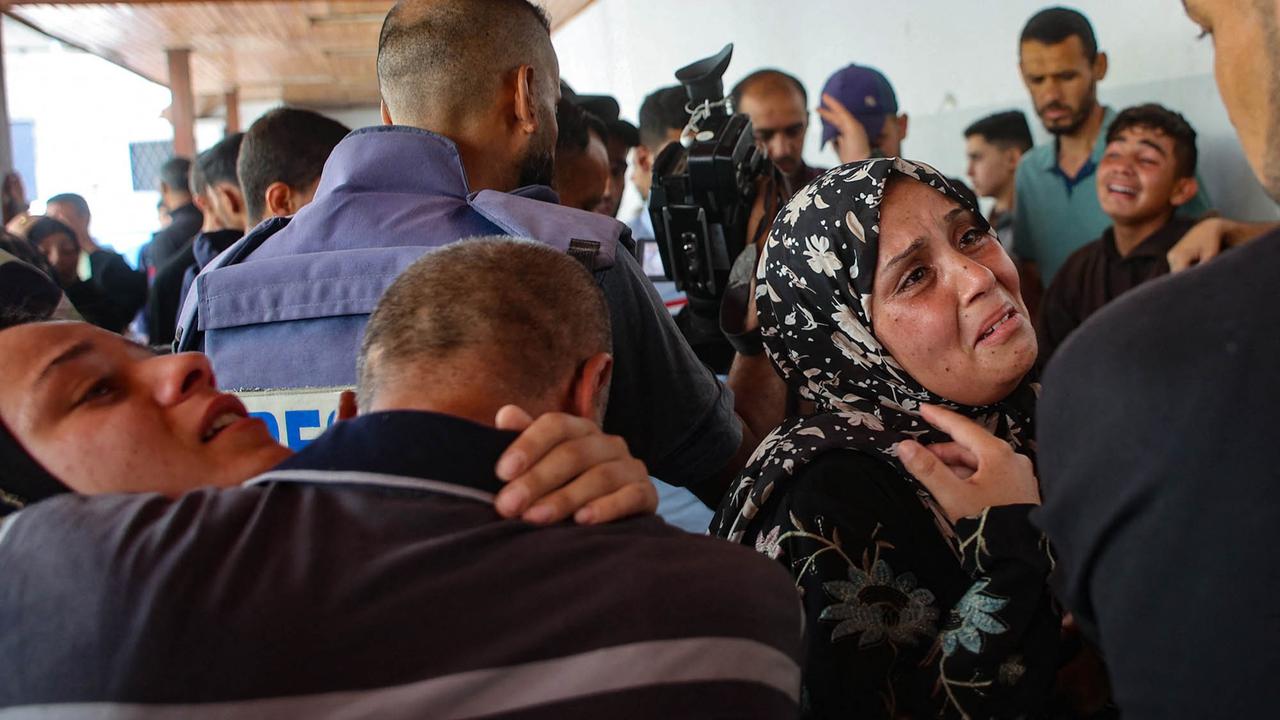 FOTO: Israel Serang RS di Gaza, Empat Jurnalis Tewas