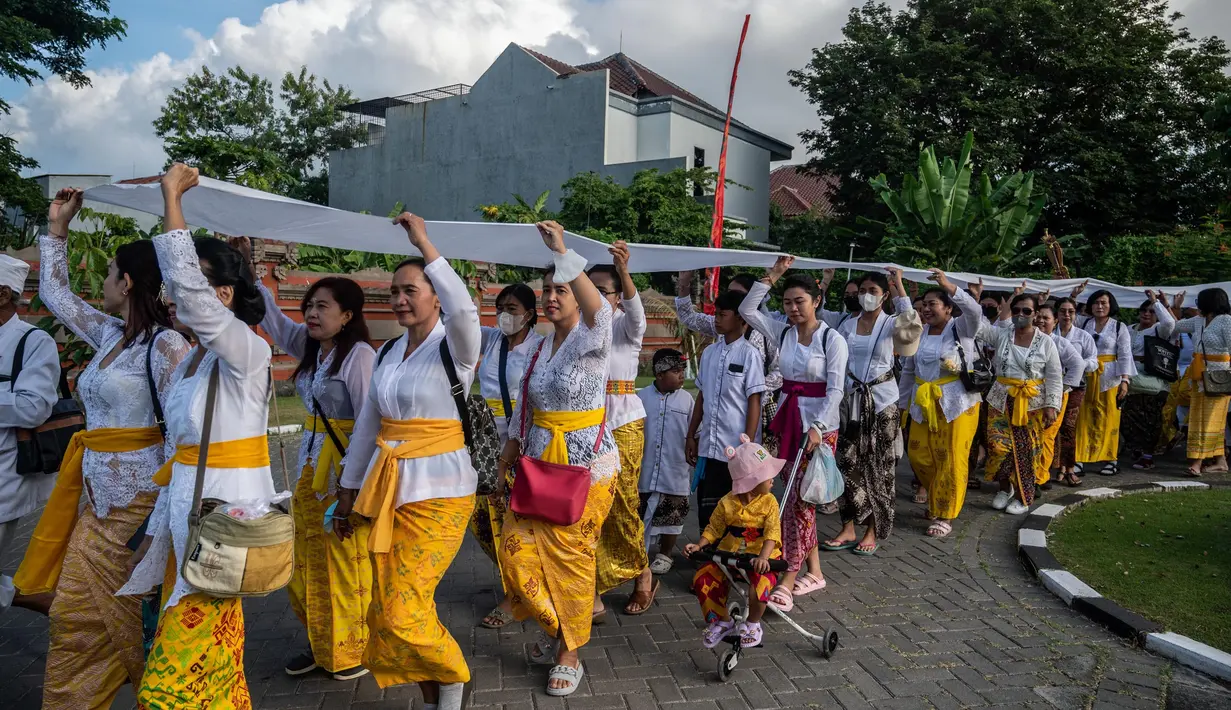 Tahun Baru Saka menjadi momentum umat Hindu untuk mengevaluasi diri dan kehidupan yang telah dijalani setahun ke belakang. (Juni Kriswanto/AFP)
