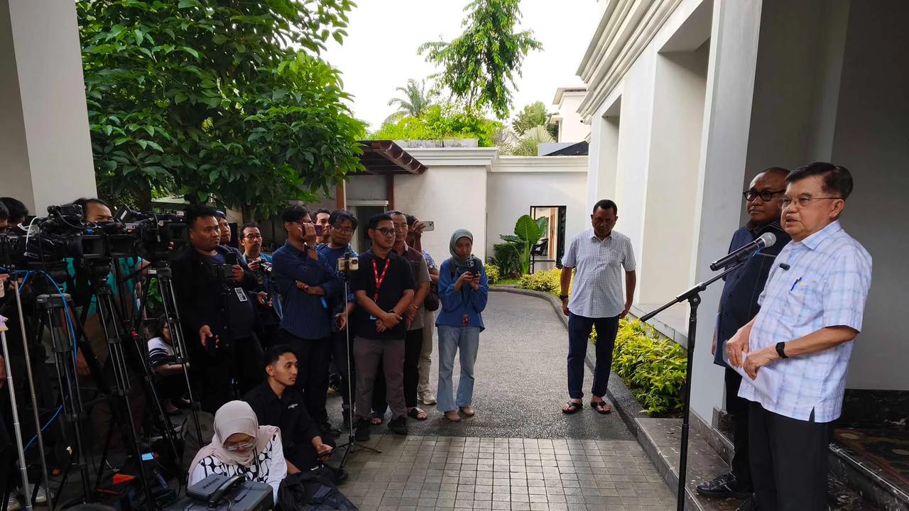 FOTO: Jusuf Kalla Bantah Tuduhan Pendanaan Polemik Ijazah Jokowi
