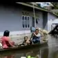 Ratusan penumpang Lion Air mengamuk akibat tertunda 4 jam hingga banjir 4 hari melanda sejumlah wilayah di Riau.