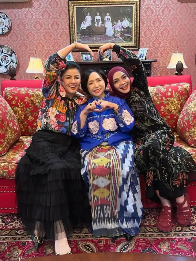 Desiree Tarigan Mantan Istri Mendiang Pengacara Hotma Sitompul. [@mamitoko]