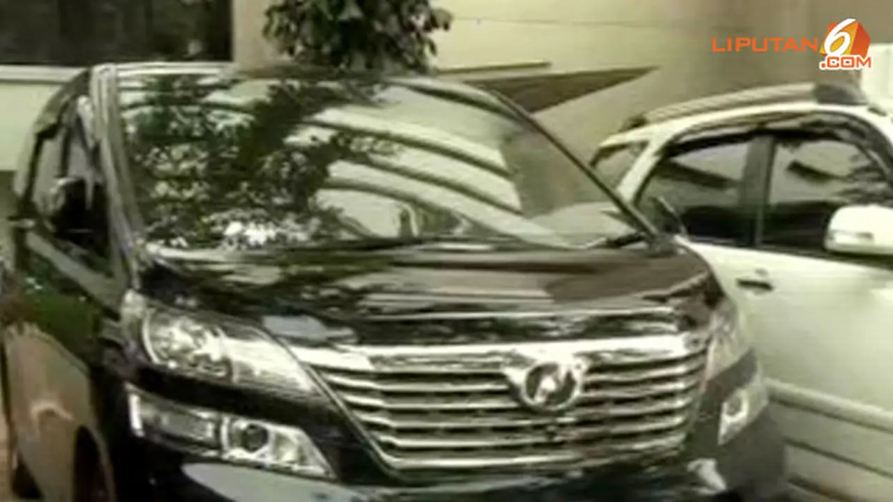 mobil-dprd-wawan-140211c.jpg