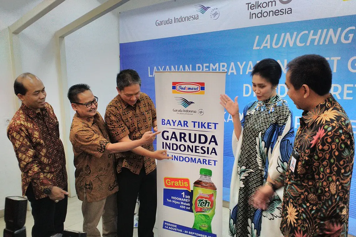 Acara perilisan layanan pembayaran tiket Garuda Indonesia di Indomaret 