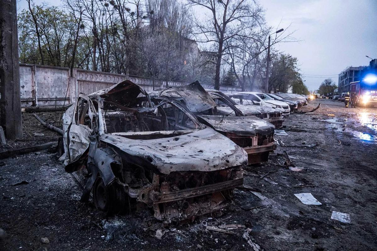 FOTO: Serangan Rusia Picu Kebakaran Hebat  dan Korban Jiwa di Kyiv